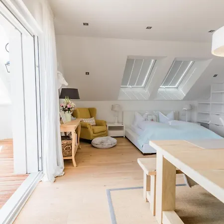 Belle Maison - Kleine Отель 3*